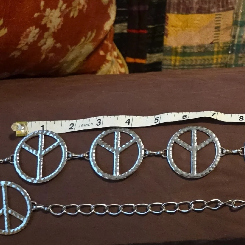 ☮️🩶Silver Repoussé (Hammered) Vintage Bohemian Peace Sign Chain Belt🩶☮️ - Picture 5 of 8